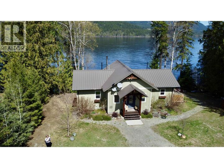 8989 Mahood Lake Road — photo 1