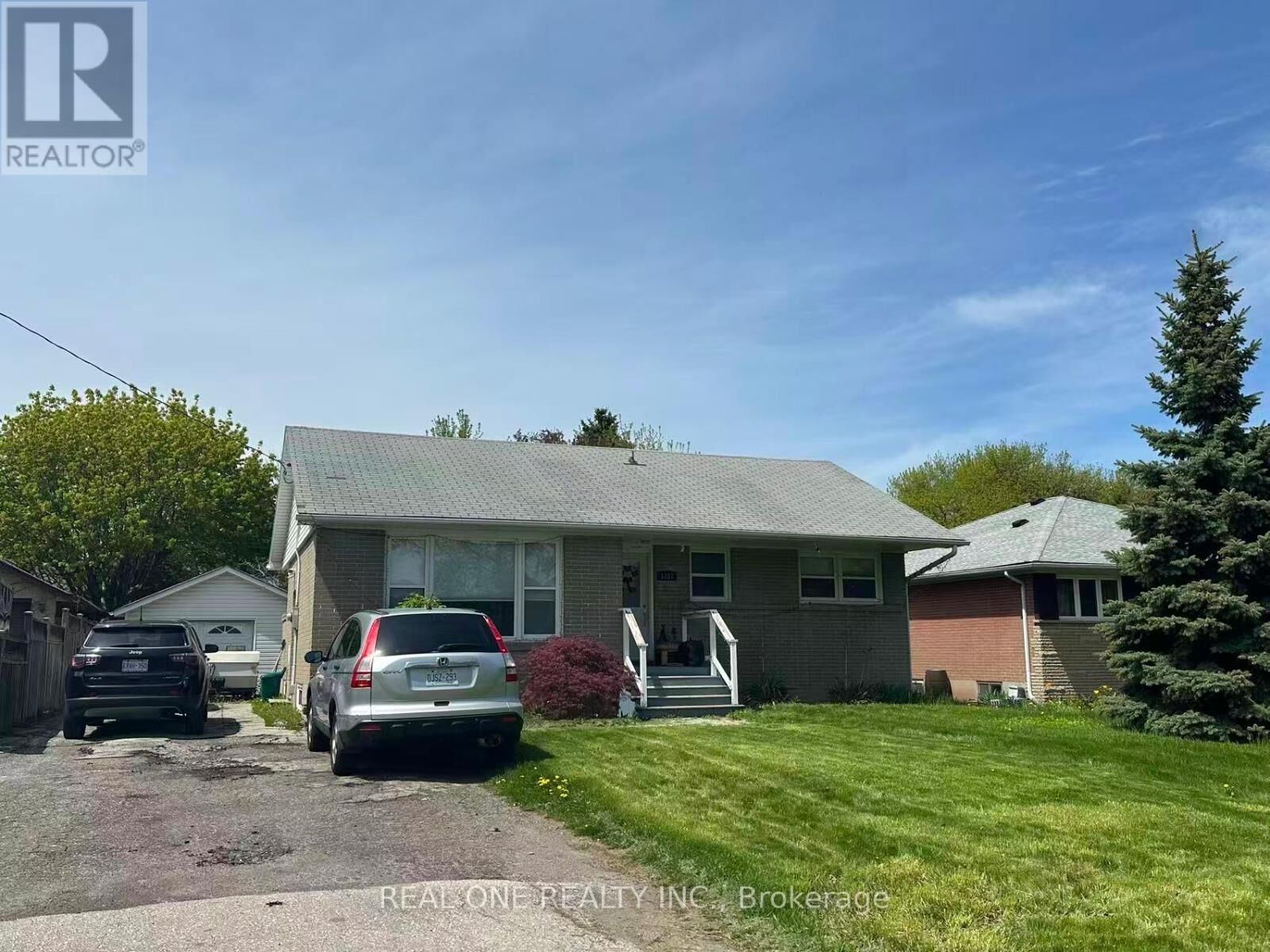 Property Photo:  1387 Selkirk Avenue Lower  ON L6L 2V5 