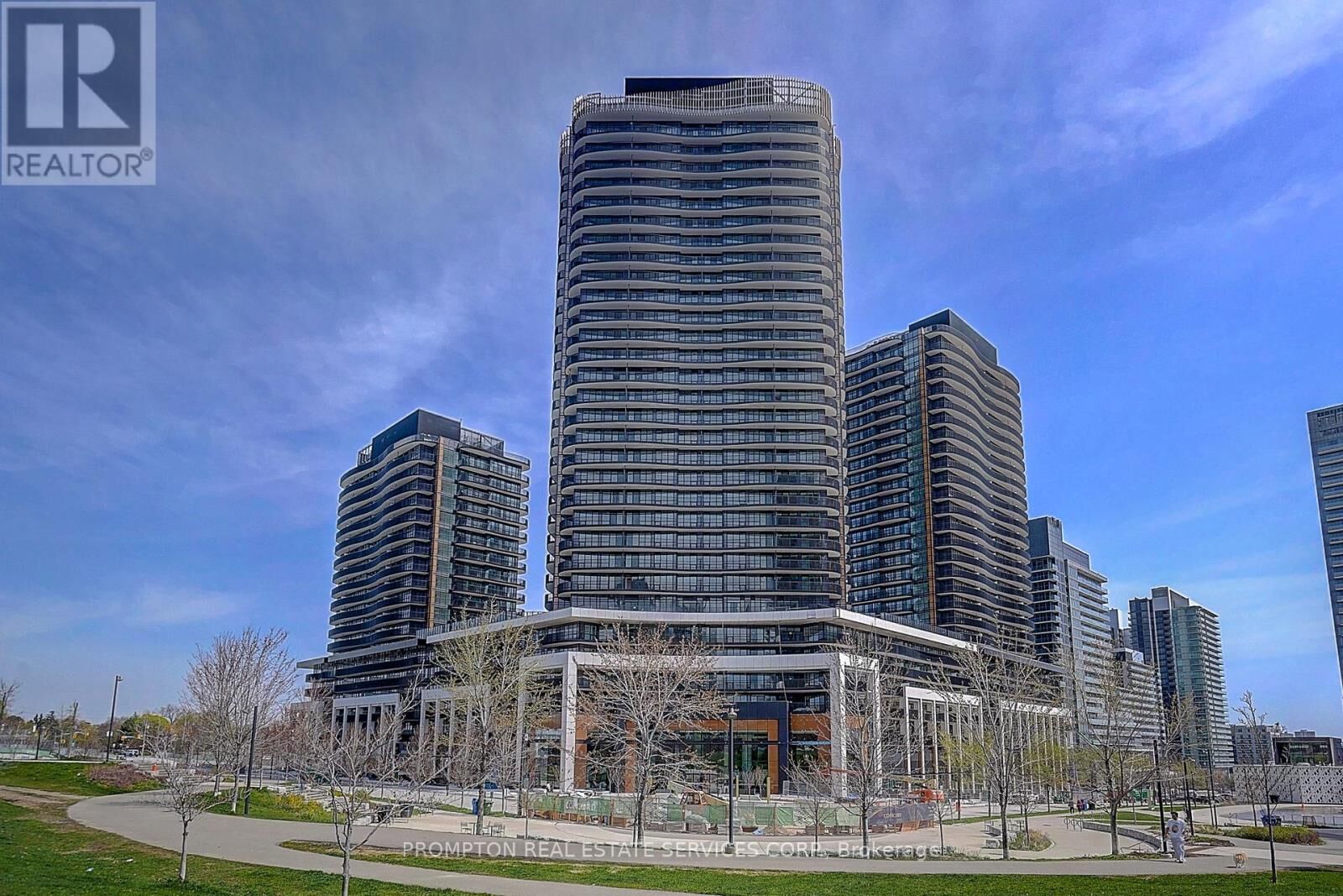 Property Photo:  18 Esther Shiner Boulevard 1807  ON M2K 0J7 