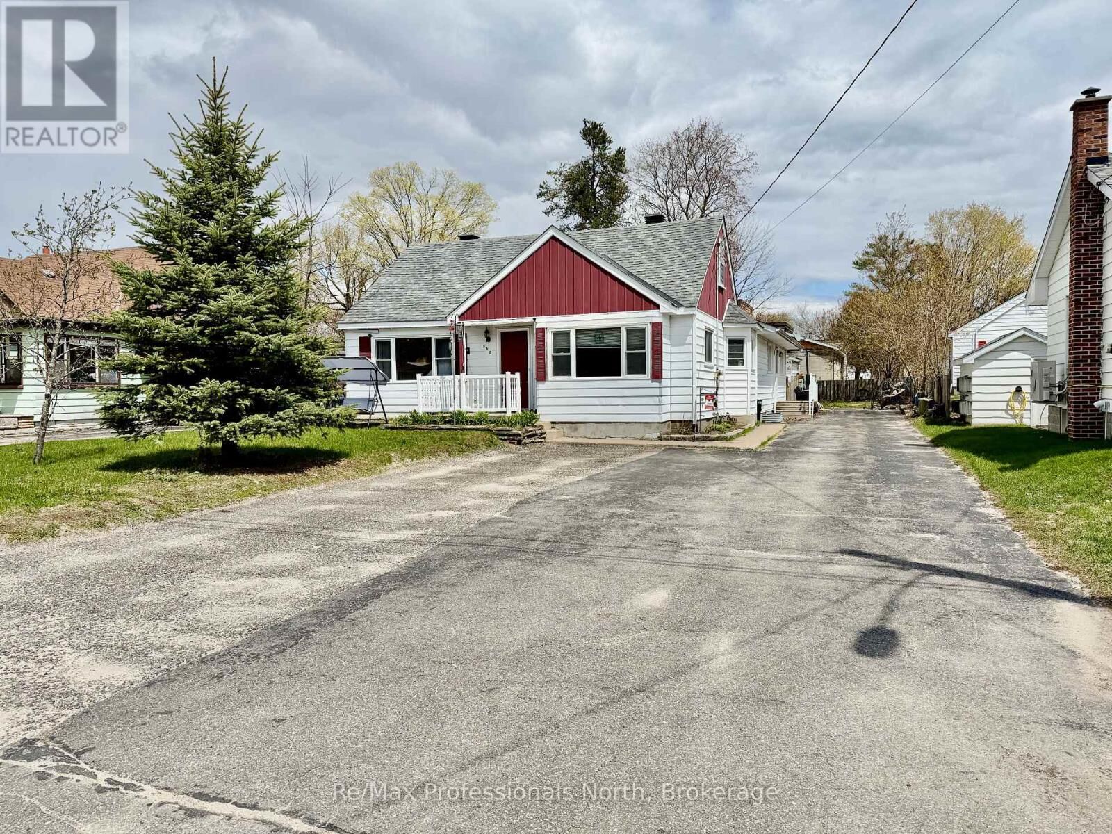 Property Photo:  550 Mary Street North  ON P1P 1E8 