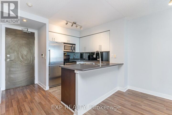 Property Photo:  50 Lynn Williams Street 1810  ON M6K 3R9 