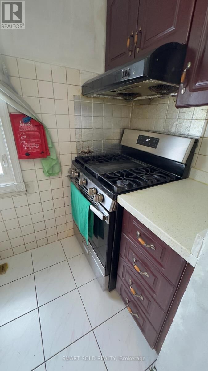 Property Photo:  5 Horseley Hill Drive East  ON M1B 1W4 