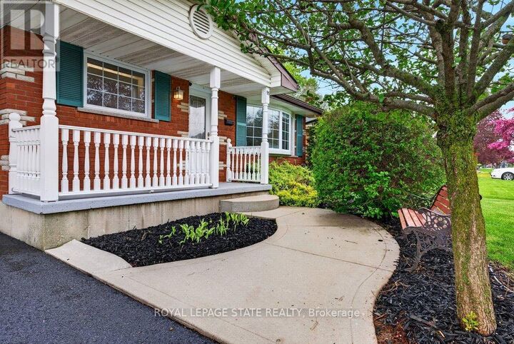 Property Photo:  93 Varadi Avenue  ON N3R 3N4 