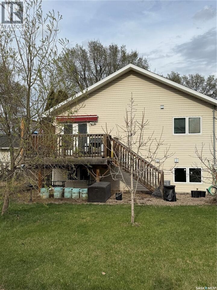 Property Photo:  425 Y Avenue S  SK S7M 3J8 