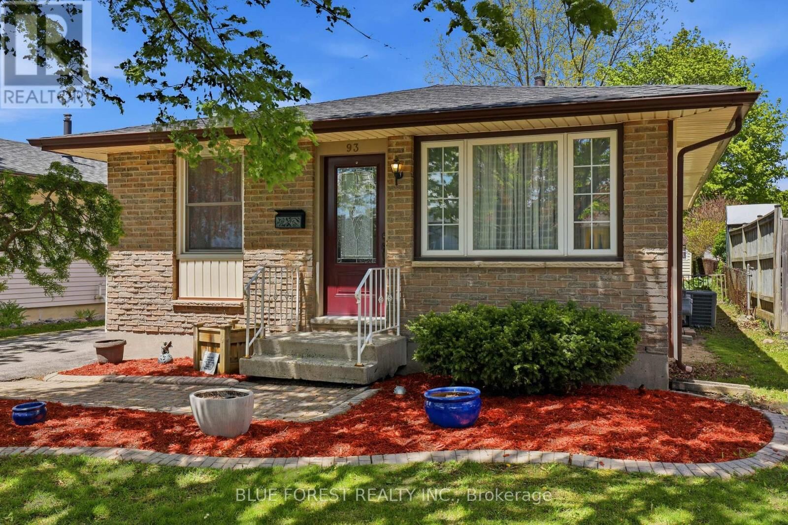Property Photo:  93 Nicholas Crescent  ON N6E 2E8 