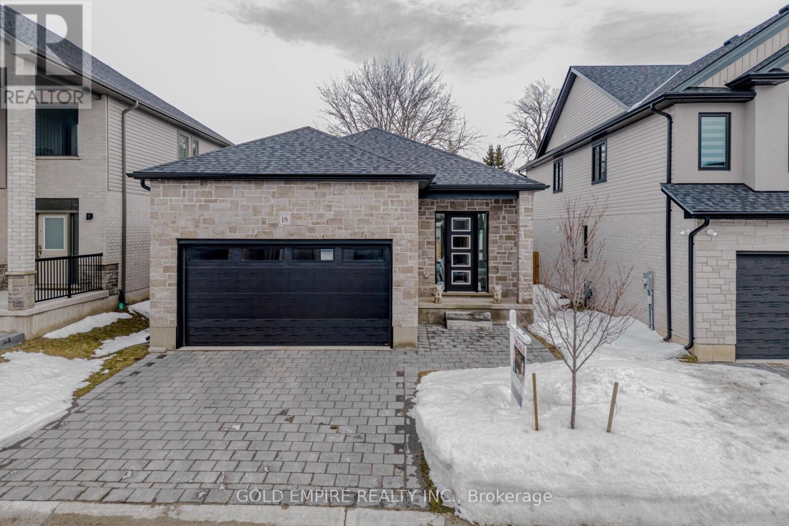 Property Photo:  7966 Fallon Drive 18  ON N0M 1V0 