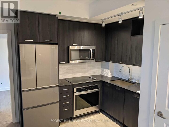 Property Photo:  120 Eagle Rock Way 503  ON L6A 5C2 