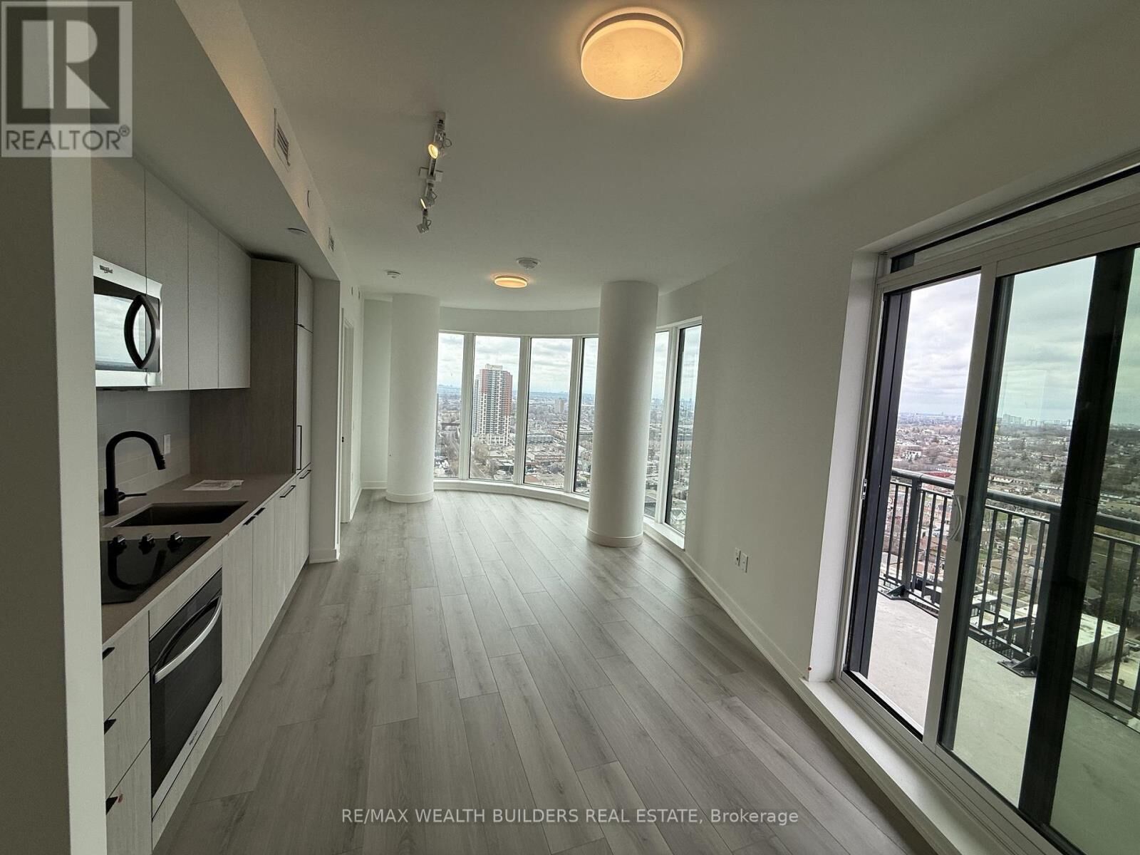 Property Photo:  1185 Dupont Street 2102  ON M6H 0G5 