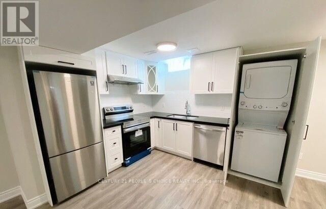 Property Photo:  922 Silverthorn Mill Avenue  ON L5W 1B3 