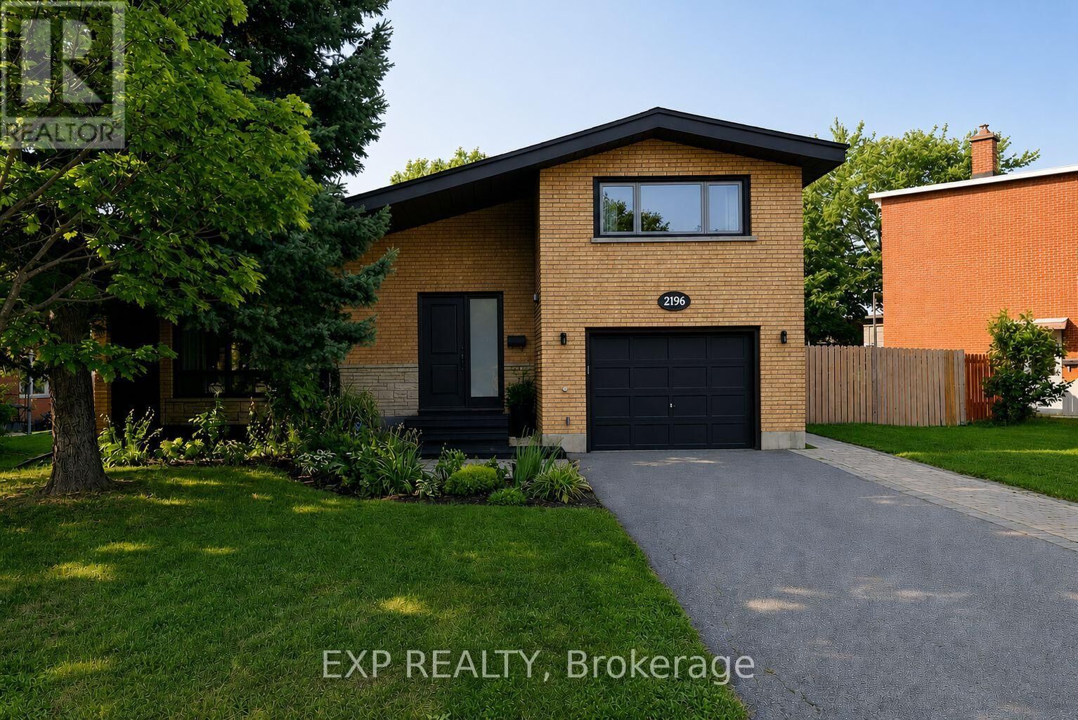 Property Photo:  2196 Plesser Street  ON K1G 2X3 