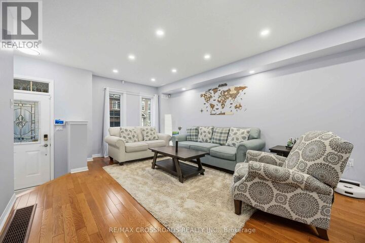 Photo de la propriété:  56 Torr Lane  ON L1S 7M9 