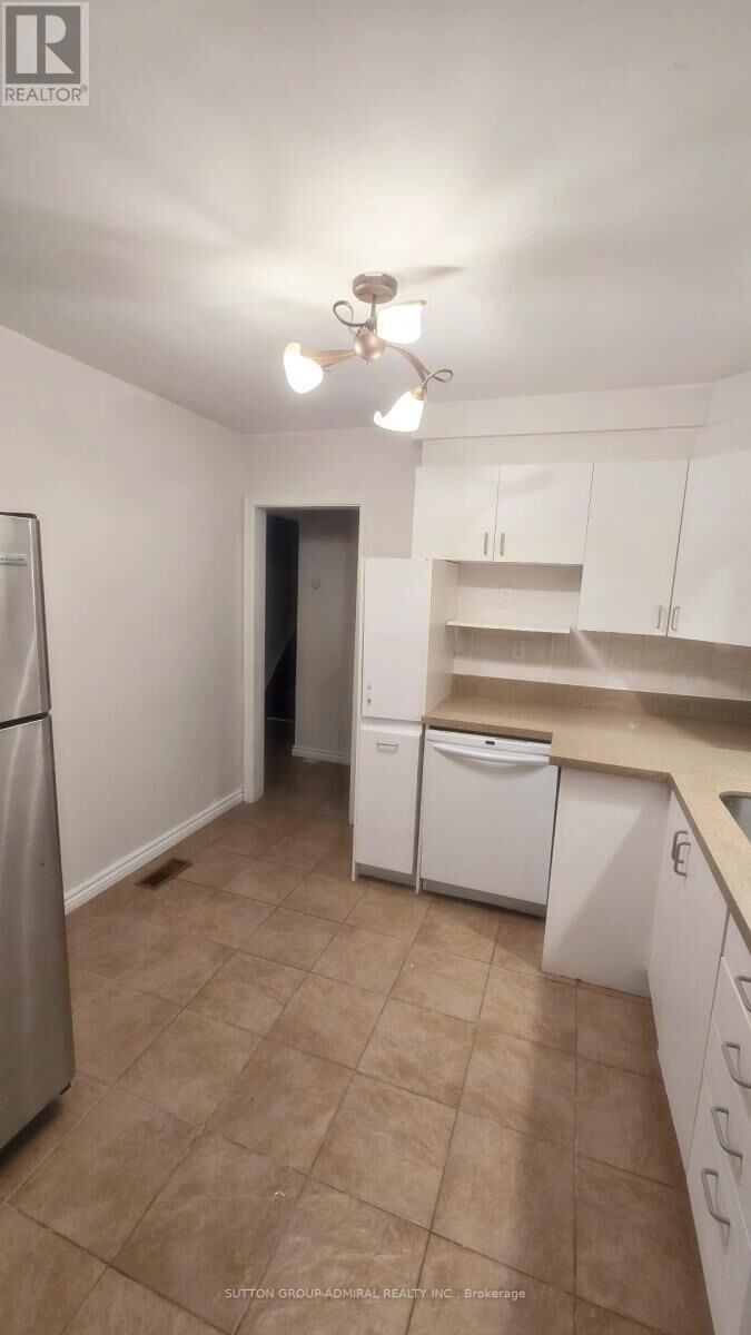 Property Photo:  319 Patricia Avenue  ON M2R 2M6 