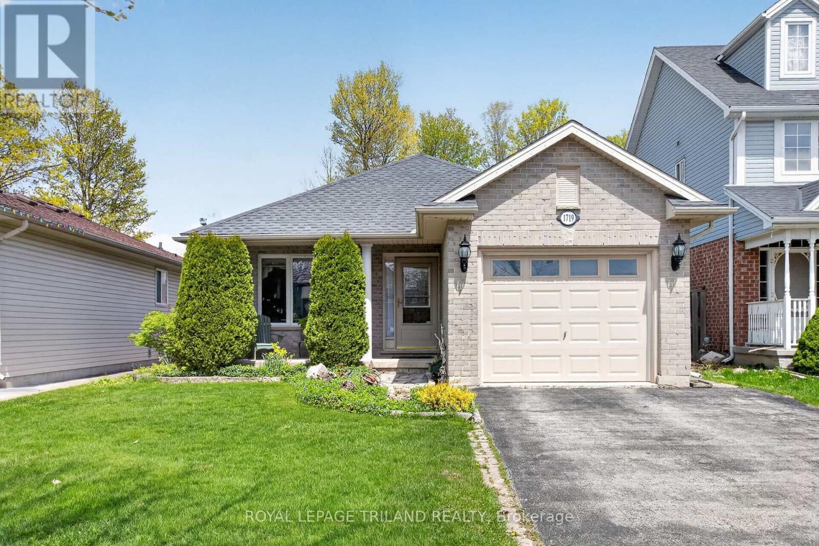 Property Photo:  1719 Devos Drive  ON N5X 4H8 