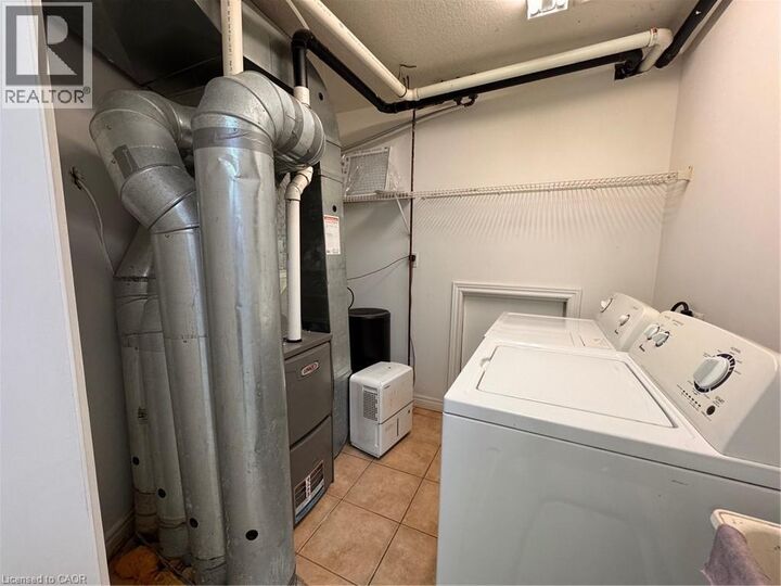 Property Photo:  4 Smetana Drive B  ON N2B 3B8 