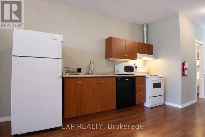 Property Photo:  1038 Coxwell Avenue 2nd Floor  ON M4C 3G5 
