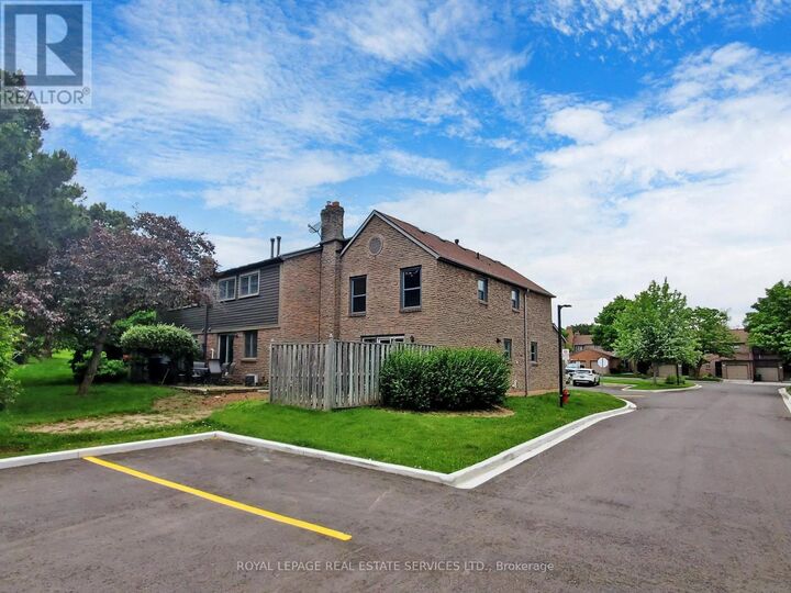 Property Photo:  4111 Arbour Green Drive 42  ON L5L 2Z2 