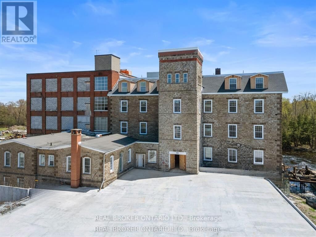 Property Photo:  150 Mill Street 209  ON K7C 1T4 
