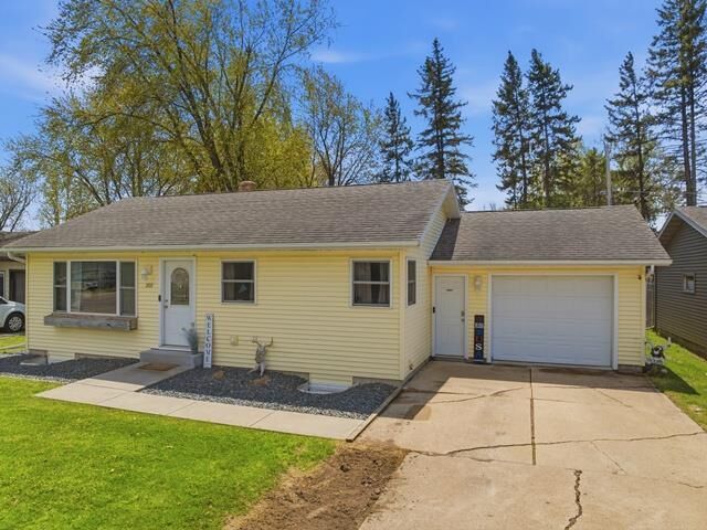 Property Photo:  207 W Clark Street  WI 54479 