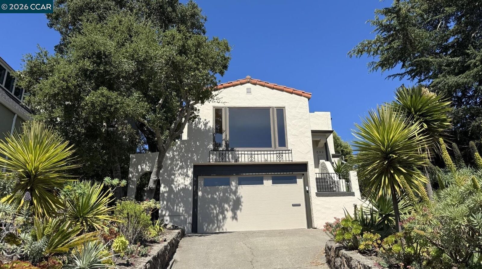 Property Photo:  