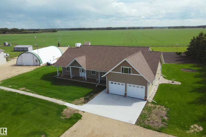 Property Photo: 1221 Twp Rd 603A AB T7P 2P5