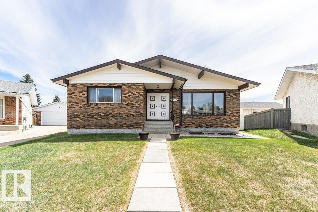 Property Photo:  6719 31A Avenue NW  AB T6K 1M4 