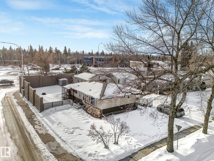 Property Photo:  2 Scarboro Place  AB T8N 0H8 