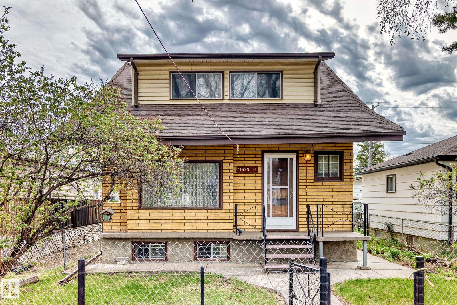 Property Photo:  11929 91 Street NW  AB T5B 4B7 