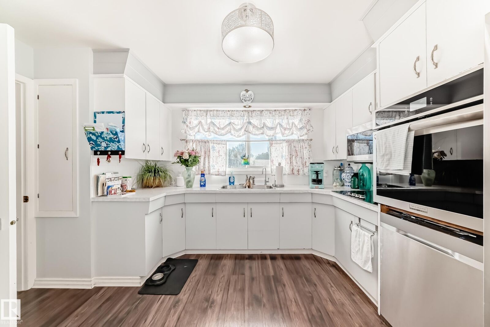 Property Photo:  3611 108 Street NW  AB T6J 1B3 