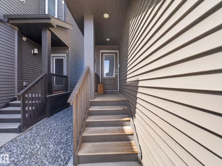 Property Photo:  2034 Graydon Hill Crescent SW  AB T6W 4C5 