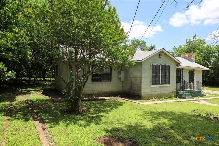 Property Photo:  1208 N College Street  TX 76541 