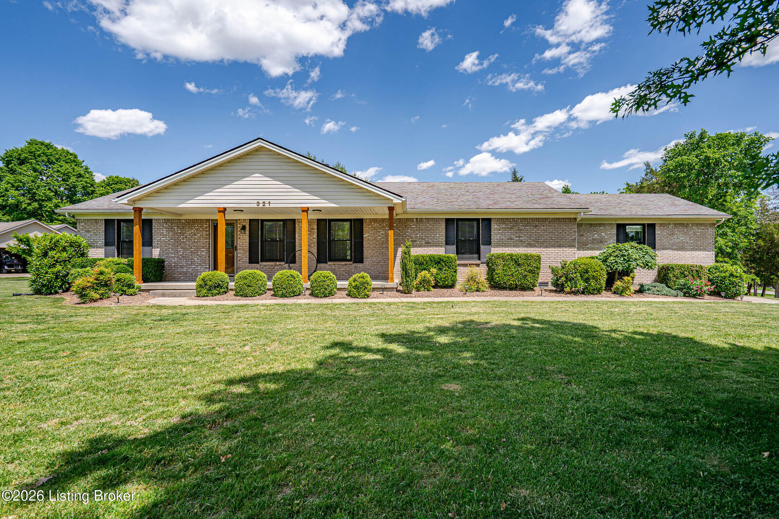 Property Photo:  321 Crescent Ridge Dr  KY 40071 