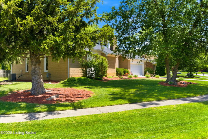Property Photo:  4409 Green Pine Dr  KY 40220 