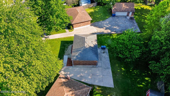 Property Photo:  5905 Carmelwood Cir  KY 40229 
