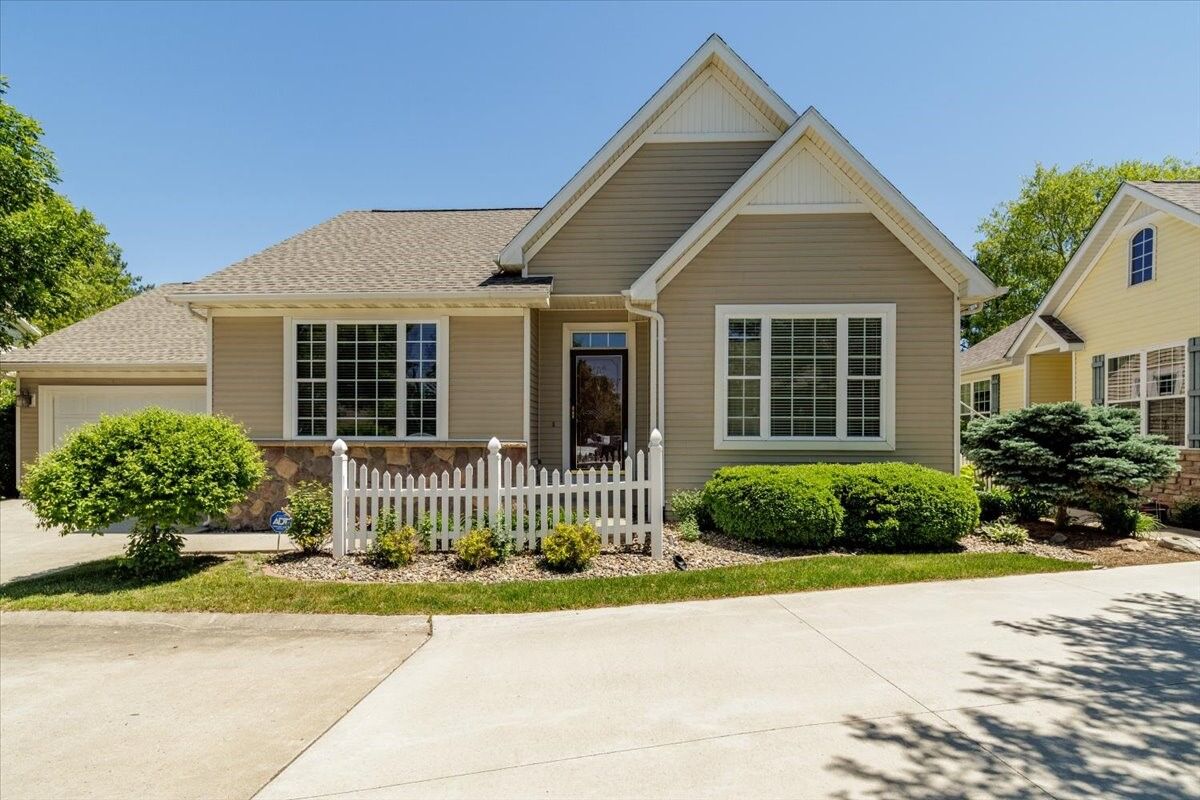 Property Photo:  12703 Sunflower Drive  IA 50323 