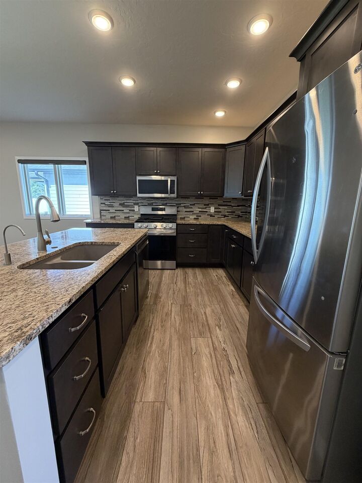Property Photo: 3520 Hummingbird NE 69101