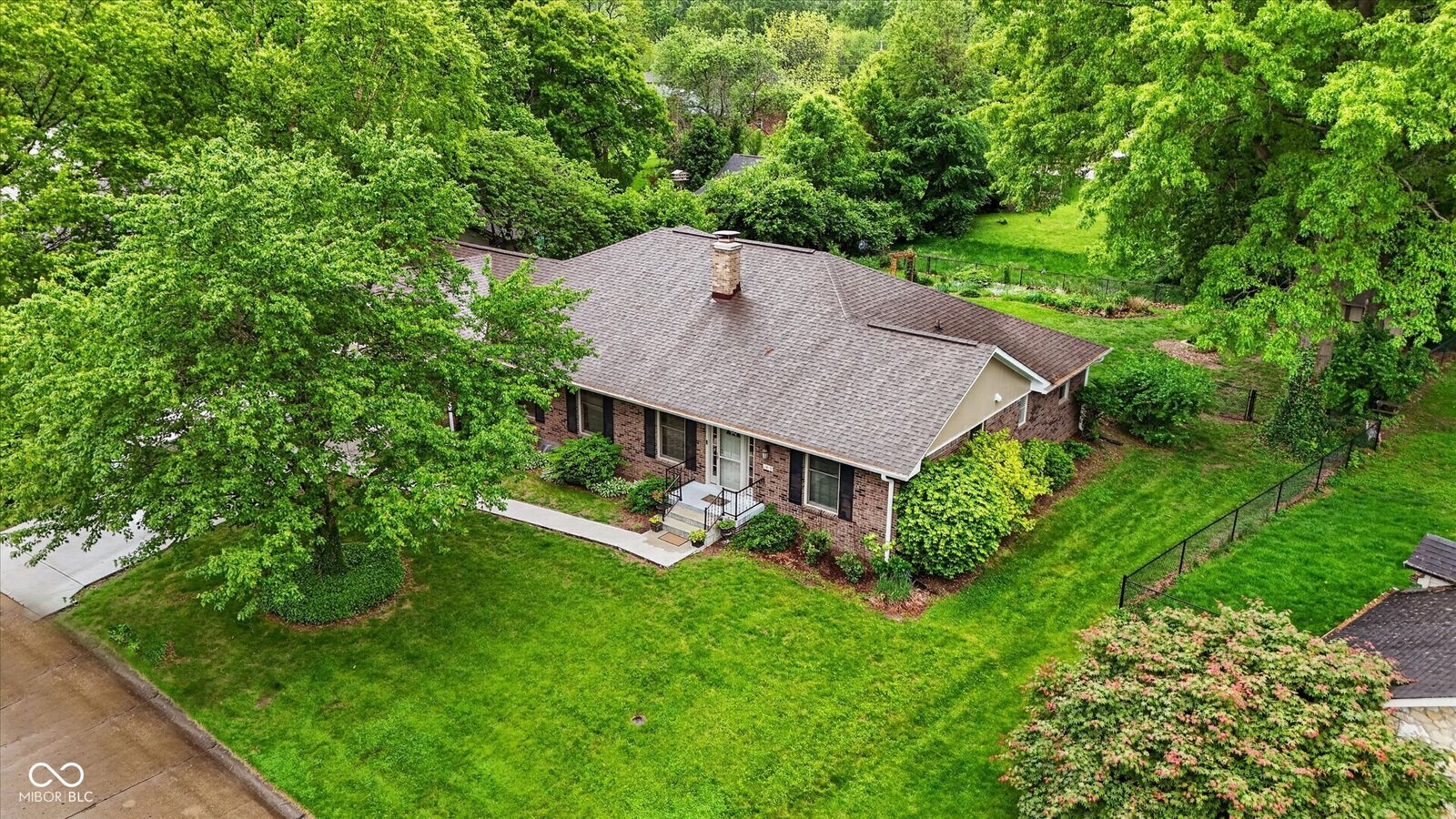 Property Photo:  1915 Winding Ridge Avenue  IN 46217 