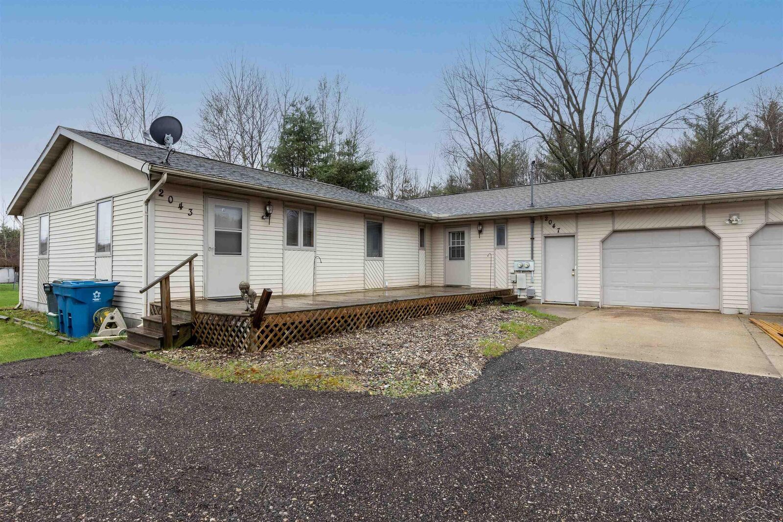 Property Photo:  2043/2047 N Neiner Road  MI 48657 