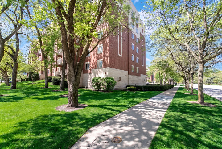 Property Photo:  8711 W Bryn Mawr Avenue 505  IL 60631 