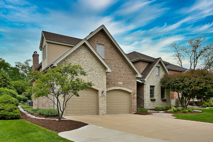 Property Photo:  281 E Vallette Street  IL 60126 