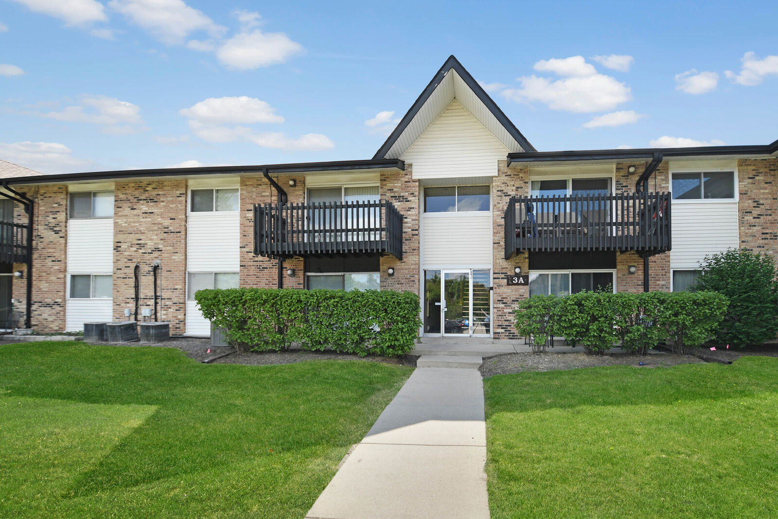 Property Photo:  3A Kingery Quarter 103  IL 60527 