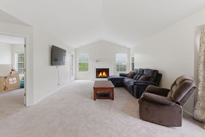 Property Photo:  206 Glasgow Lane B206  IL 60194 