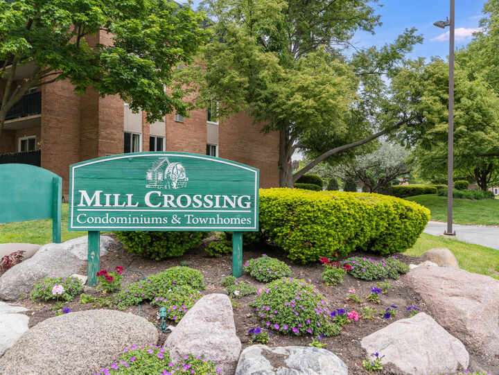 Property Photo: 1001 N Mill Street 103 IL 60563