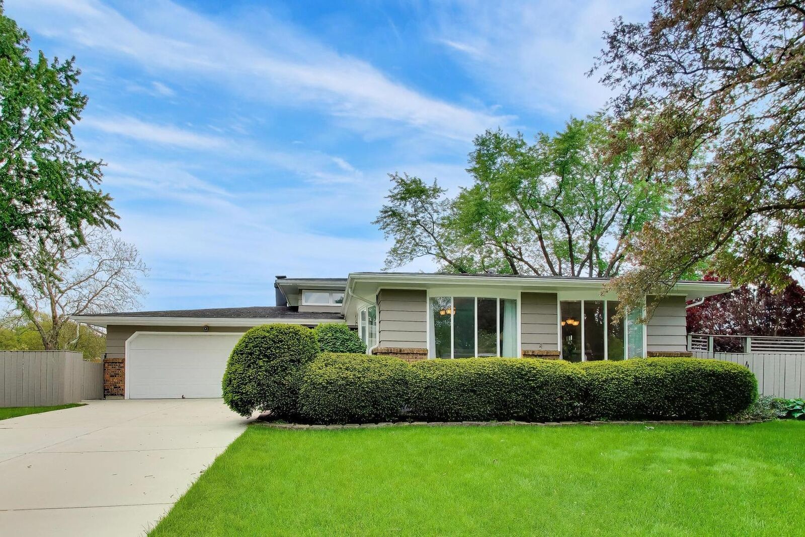 Property Photo:  1976 Robert Street  IL 60506 