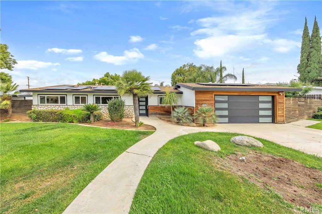 Property Photo: 1108 Fletcher CA 92373