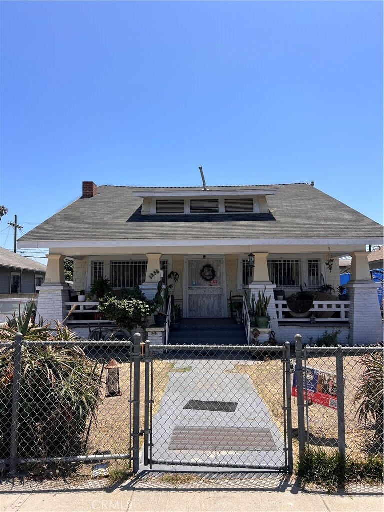Property Photo:  1336 W 46th  CA 90037 
