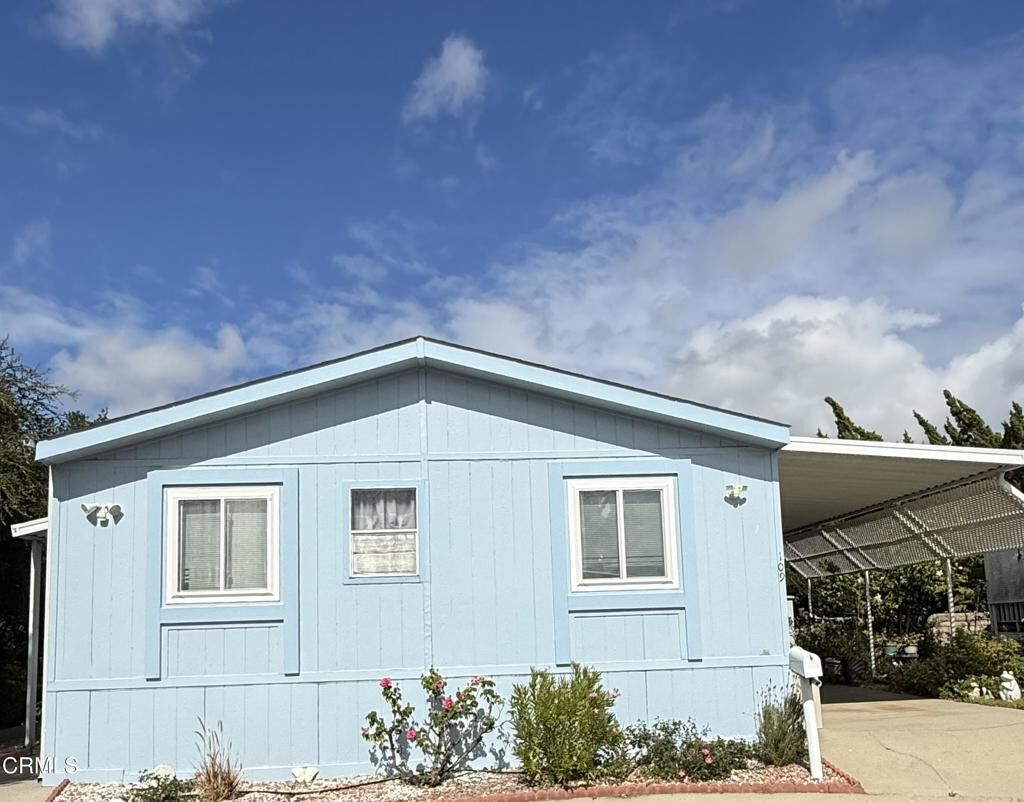 Property Photo:  109 Saint James Court 109  CA 91320 