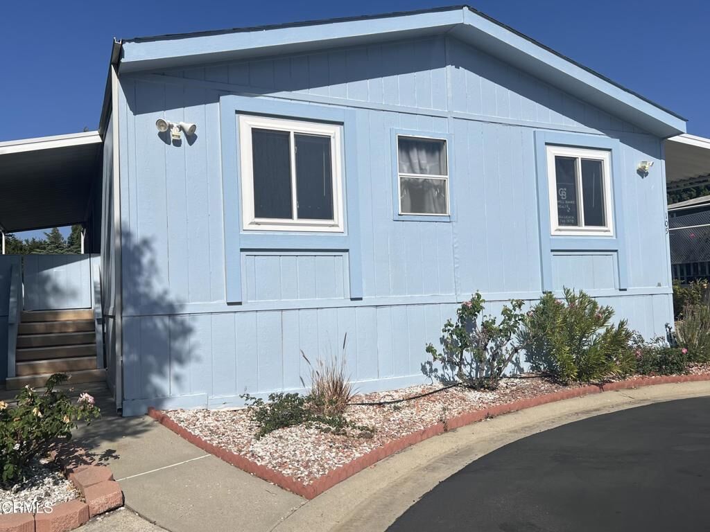Property Photo:  109 Saint James Court 109  CA 91320 