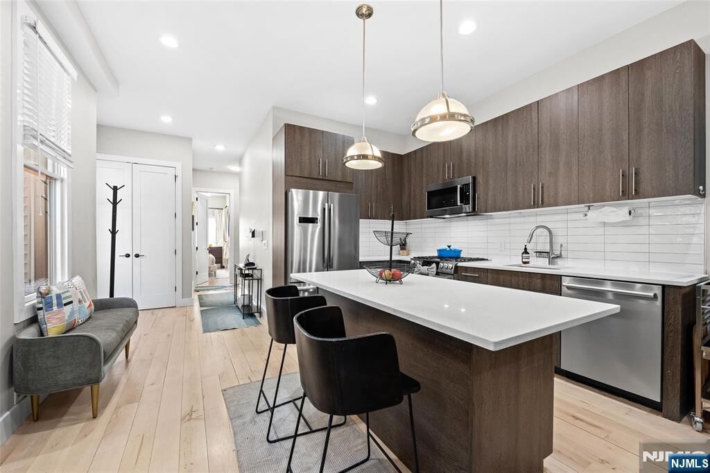 Property Photo:  289 Webster Avenue 1A  NJ 07307 