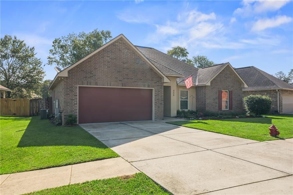 Property Photo: 420 Oak Branch Drive LA 70435