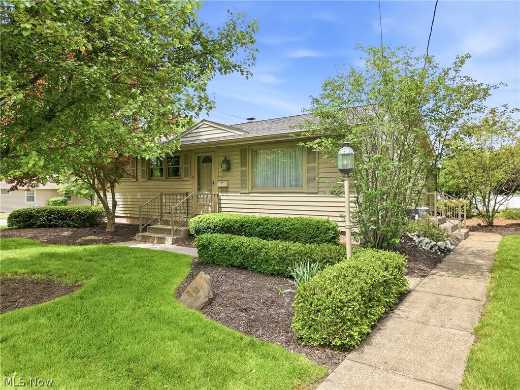 Property Photo: 908 Bowman Street OH 44446